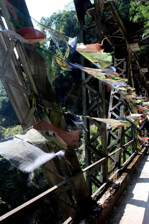 le pont aux drapeaux