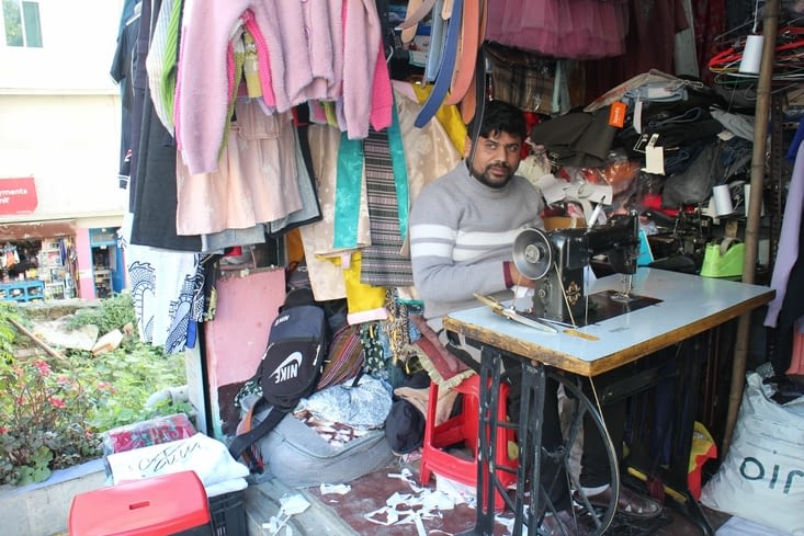 Un tailleur au village de Richenpong