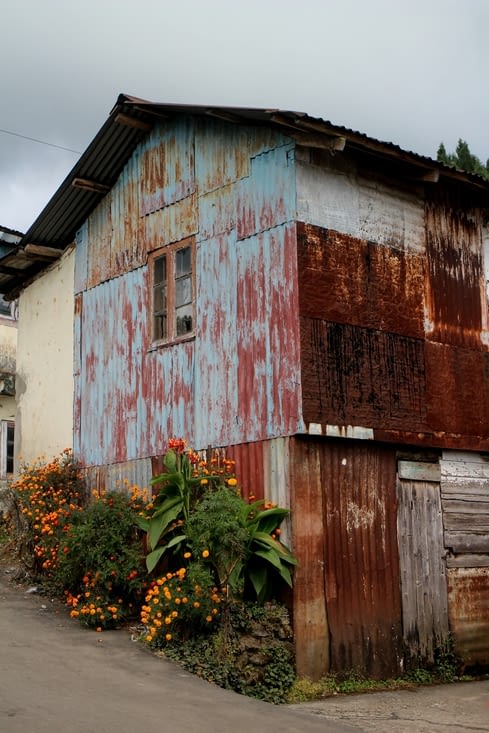 dans le petit village
