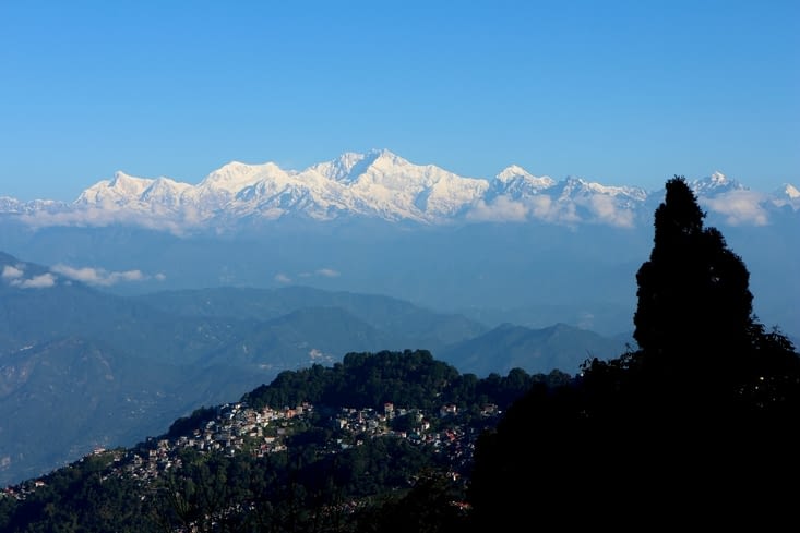 Du haut de la pagode, la vue est magnifique sur la ville et les montagnes