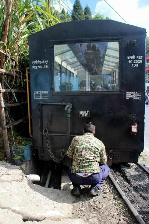 Le dernier wagon est effectivement complètement sorti des rails