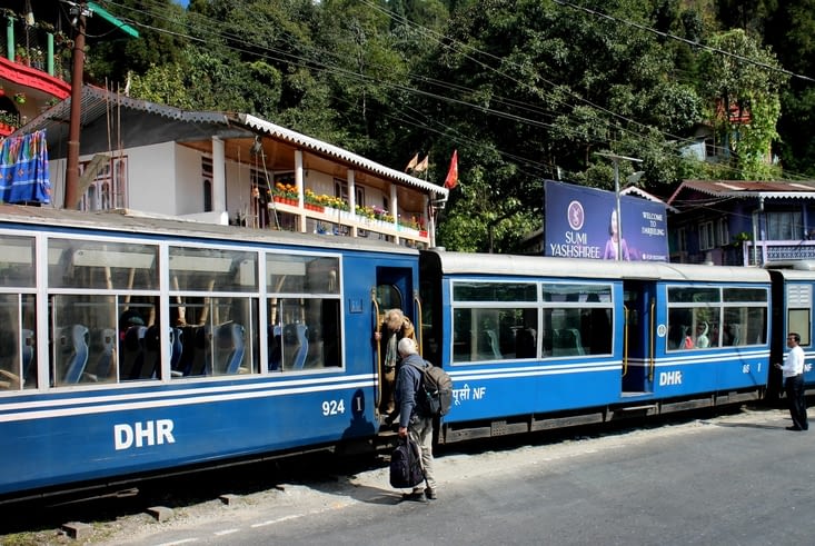 le train a déraillé, tout le monde descend