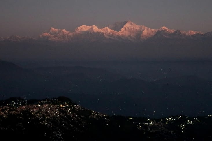 Les montagnes commencent à apparaître