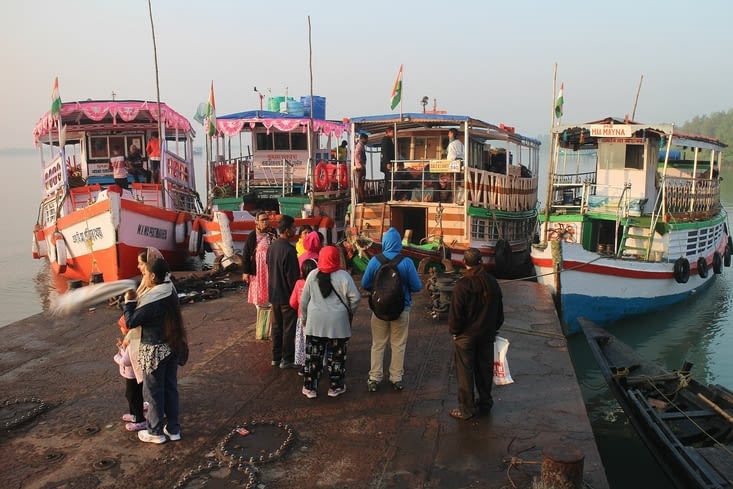 Les bateaux qui attendent les touristes