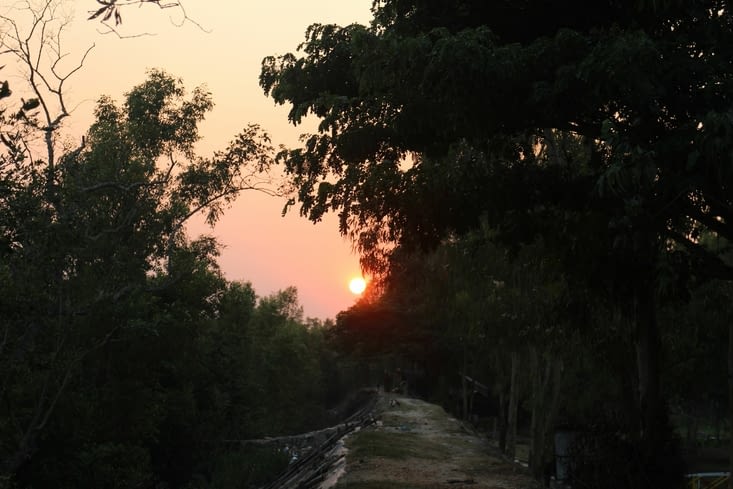 promenade au coucher du soleil