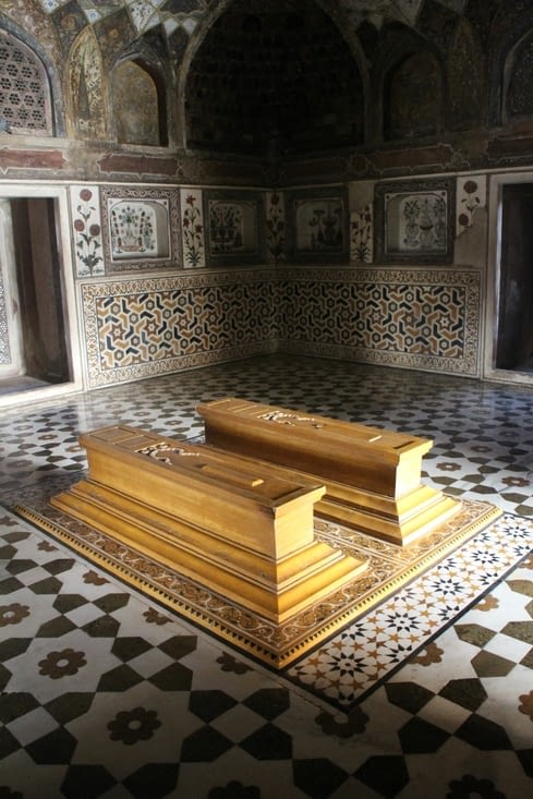 A l'intérieur du mausolée