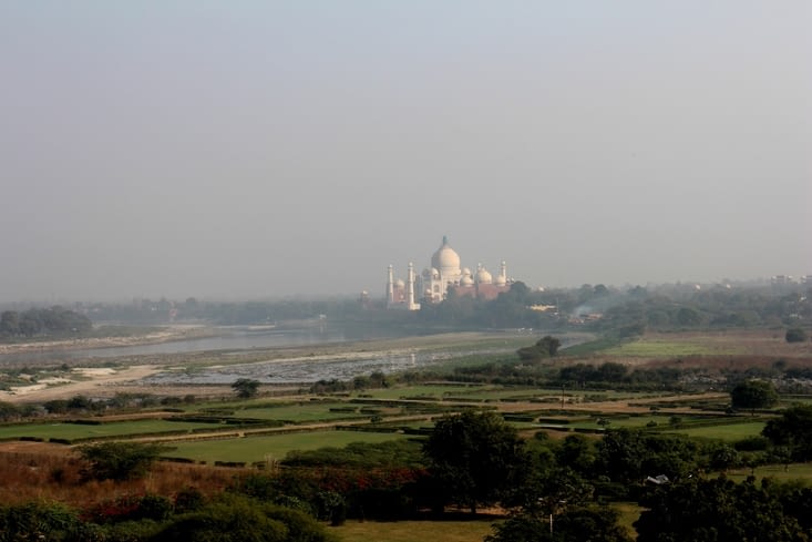 Le Taj Mahal vu du fort d'Agra