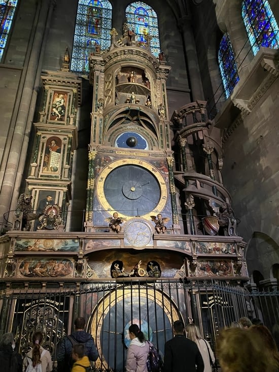 Et voici le trésor de la cathédrale : l’horloge astronomique