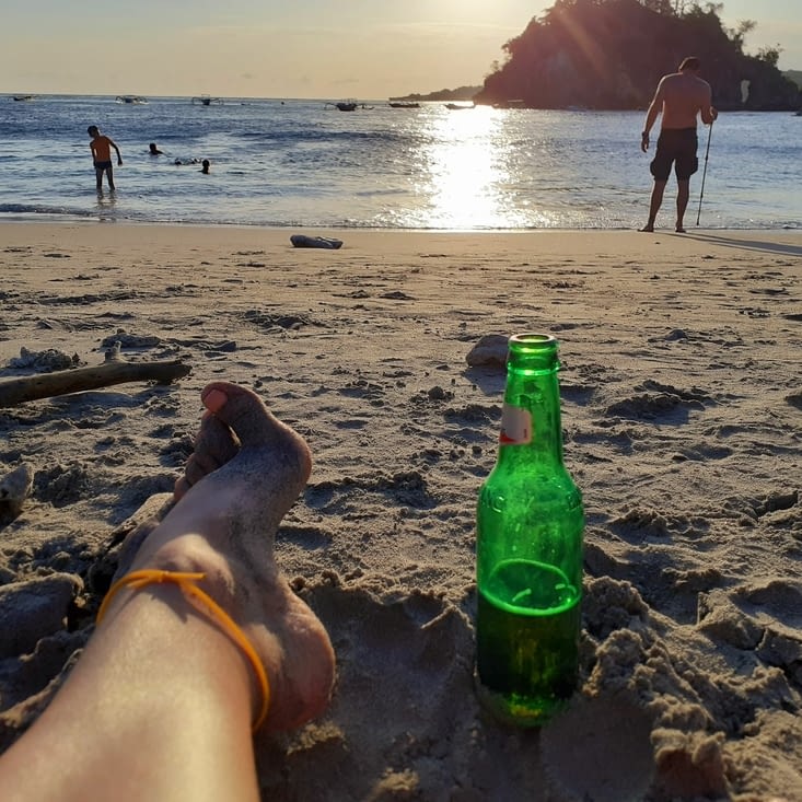 Dernière bière et baignade sur Nusa penida