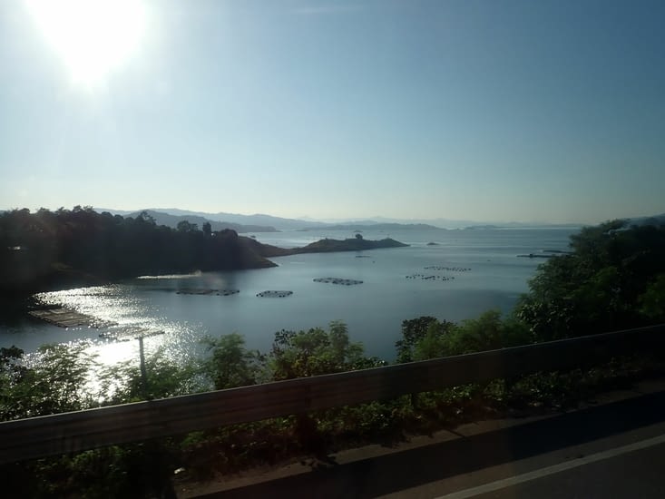 très grand lac dans le chapas