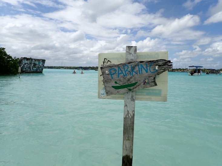 parking à Kayak au milieu de la lagune