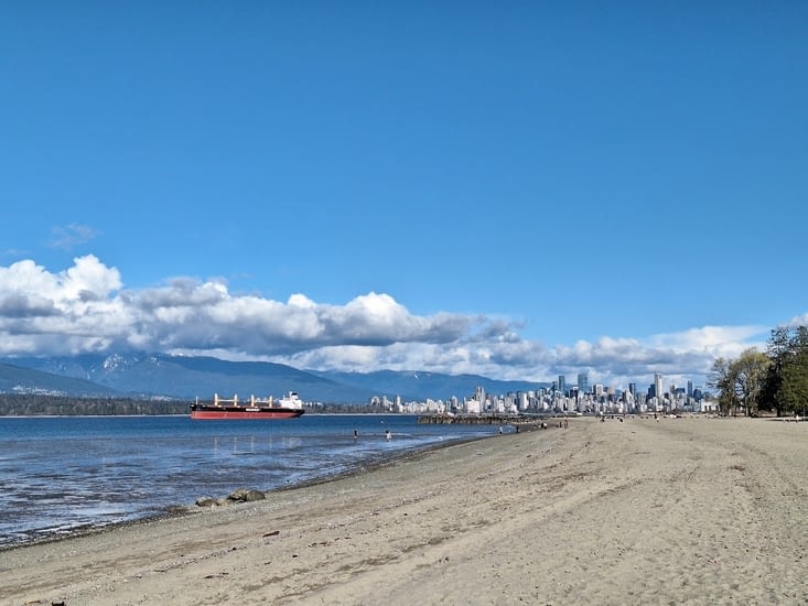 Les nombreux porte-containers autour de Vancouver