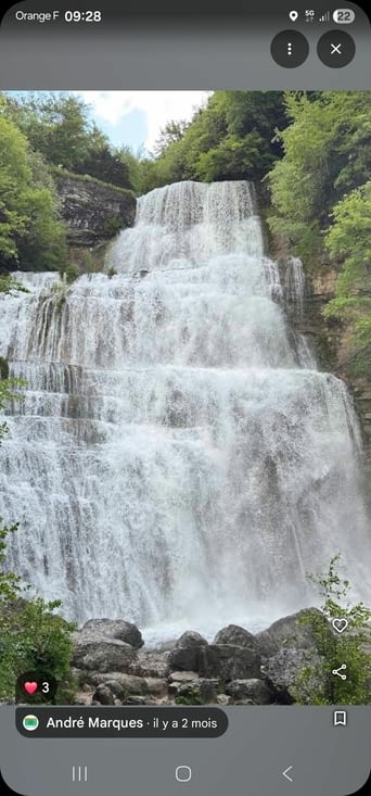 La cascade du hérisson lors de la fonde des neiges