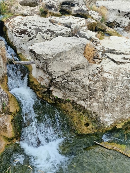 Petite cascade des pierres plates