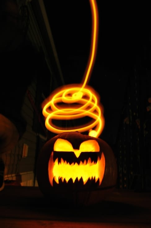 Light-painting sur notre citrouille terrifiante (mouahahahah)
