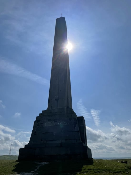 Obélisque hommage à la Patrouille de Douvres