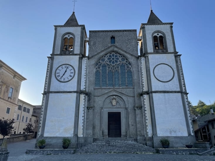 L’abbazia di San Martino al Cimino dans le soleil du matin