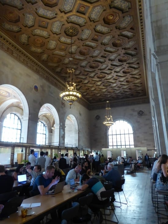 Pause café dans une ancienne banque