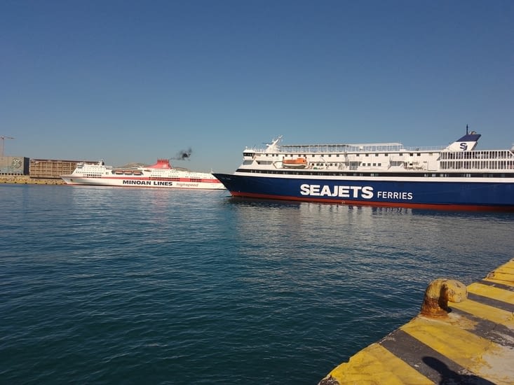 Ferry au Pirée