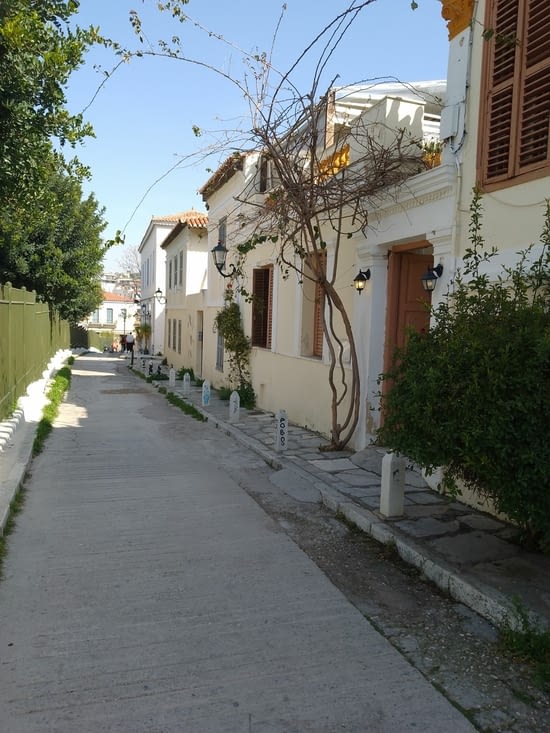 Petite rue piétonne autour de l Agora