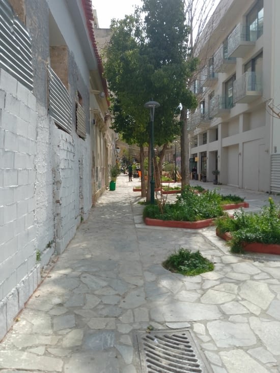 Rue piétonne dans Keramikos