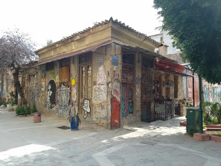 Maison croisée au hasard d une rue...