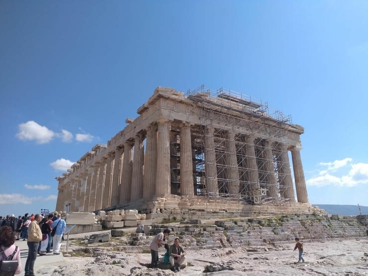 Le temple,sous échafaudage..
