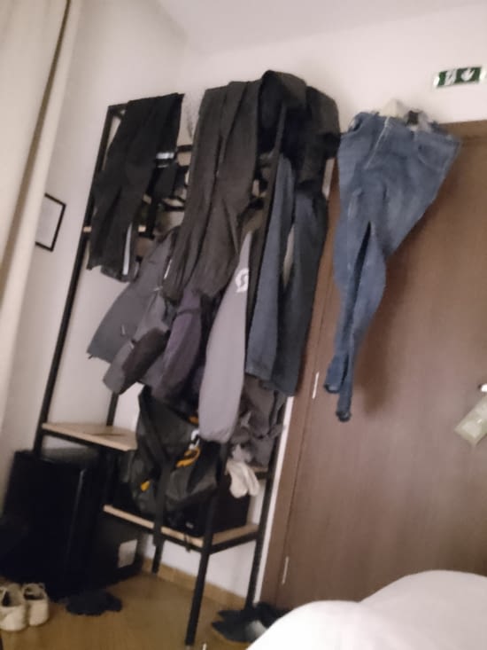 Décor habituel d une chambre d hôtel du motard mouillé