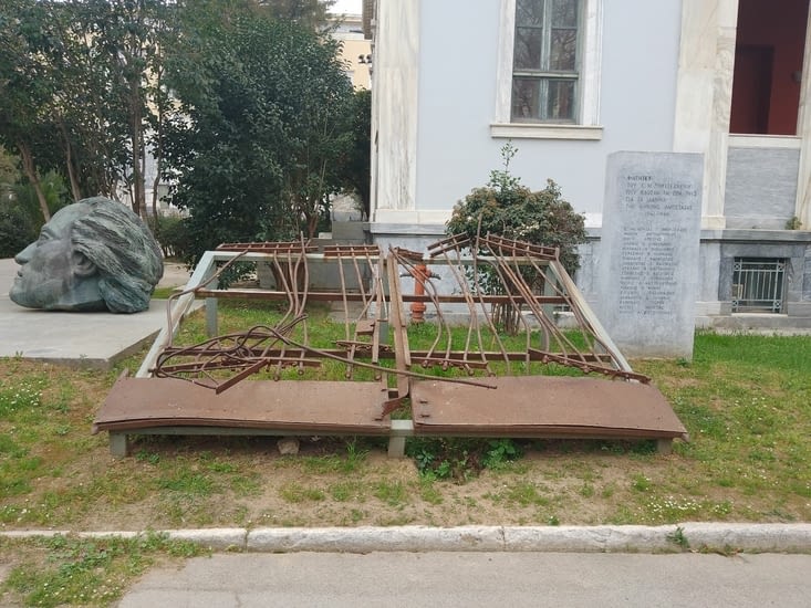 Grille exposée ( et explosée !) à l école d architecture