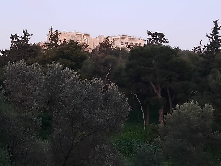 L Acropole, jamais très loin à Athènes...
