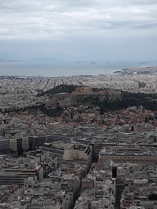 Au loin le Pirée et l Acropole bien sûr