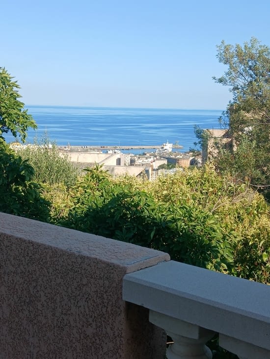 Vue du balcon de notre chambre à Bastia