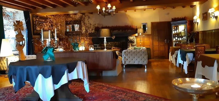 Salle à manger de l hotel à Aubrac