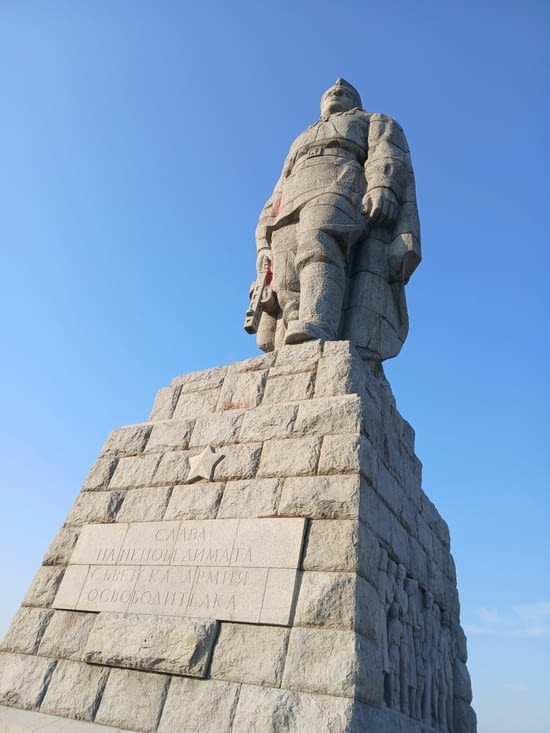 La statue du haut