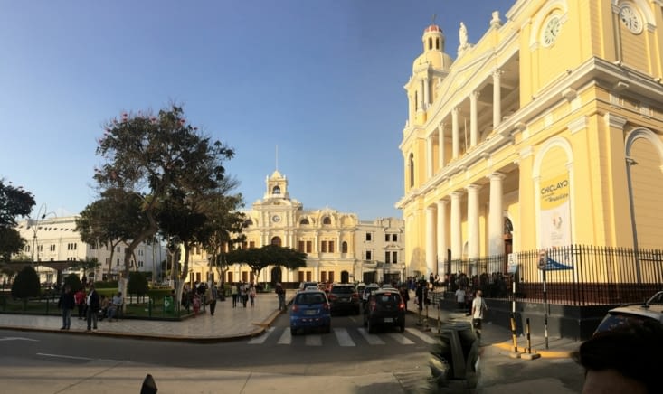 Place principale de Chiclayo et sa cathédrale