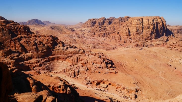 L'une des plus belles vues de Petra, avec en bas à gauche le théatre