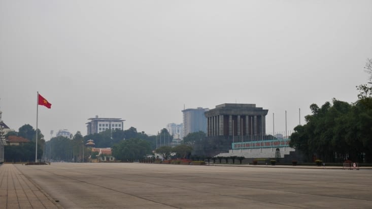 L'esplanade du mausolée d'Ho Chi Minh