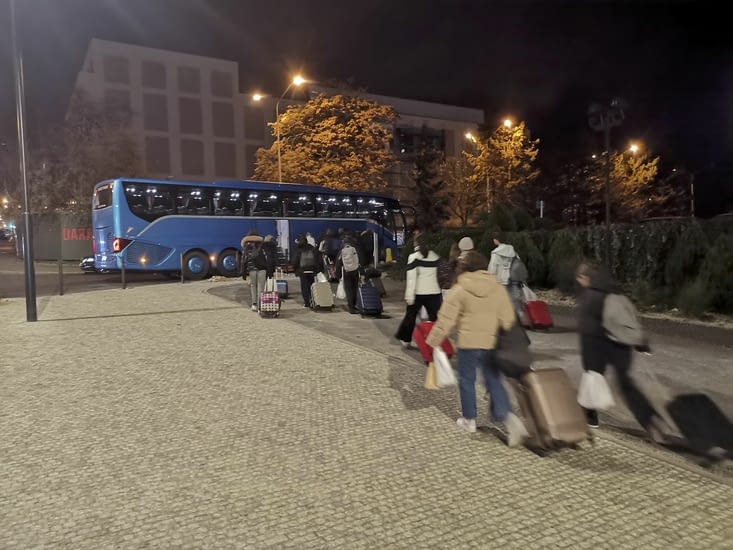 RV au bus pour l'aéroport à 5:50 h