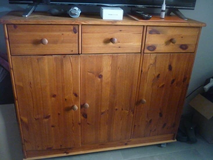 La commode à tiroirs.