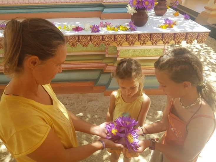 Nous avons déposé une fleur de lotus chacun et avons fait un vœu :-)