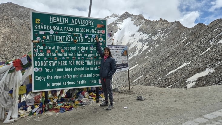 Khardung La, à 5359m d'attitude, l'air est frais mais pas trop chargé en oxygène