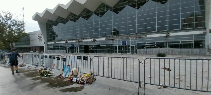 Devant la gare de Novi Sad