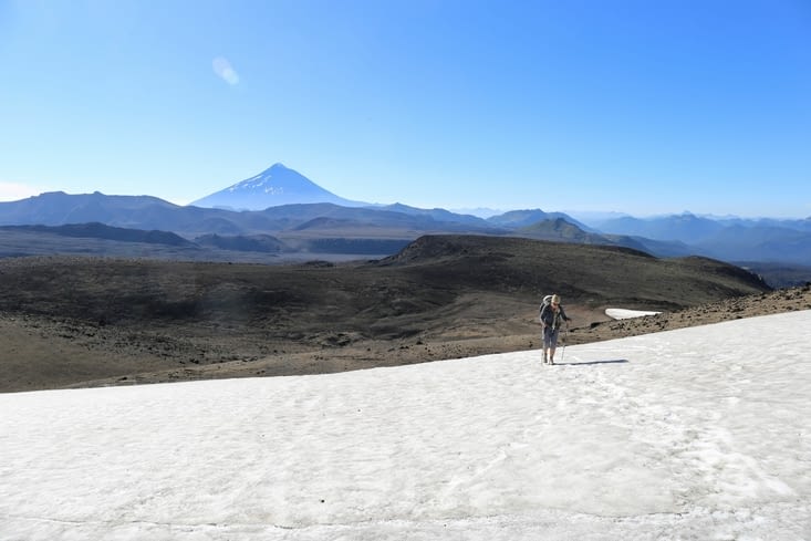 Un névé toujours sur fond de volcan Lanin.