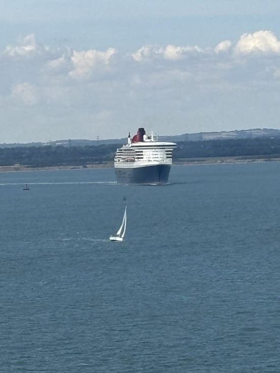 Le queen mary nous suit