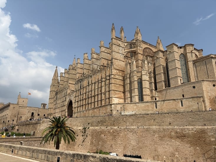 L imposante cathédrale