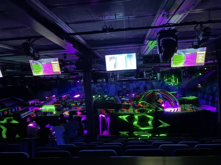La patinoire transformée en laser game