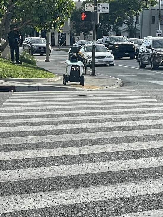 À Glendale, des robots mobiles livrent vos courses, le futur est déjà présent.