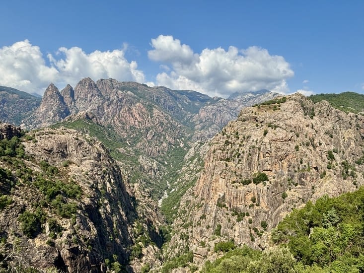 Une superbe gorge inconnue sur la route du lac