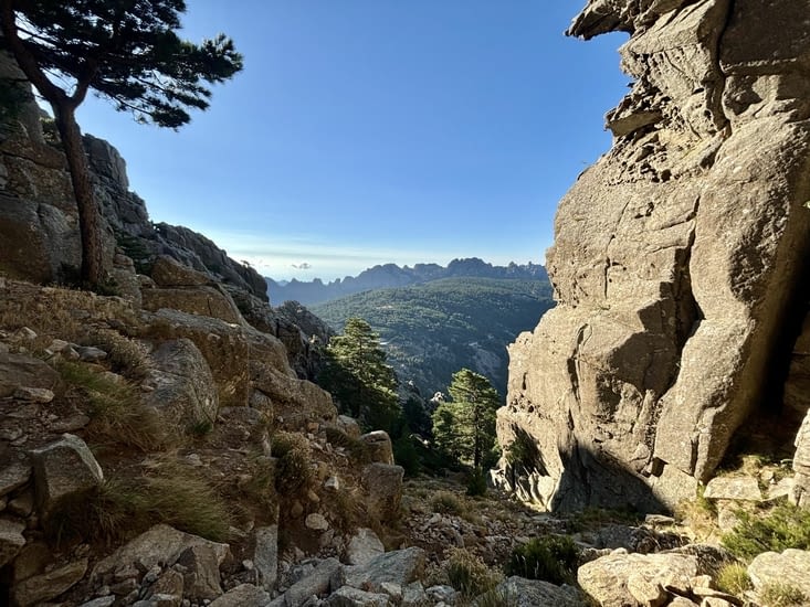 Vue sur le col de Bavella depuis les hauteurs