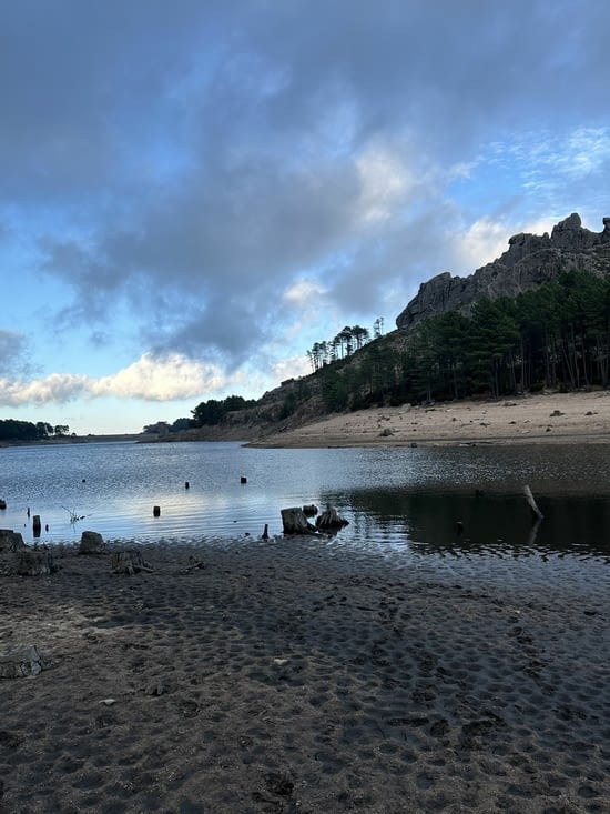 Rive desséchée du lac de l'Ospédale